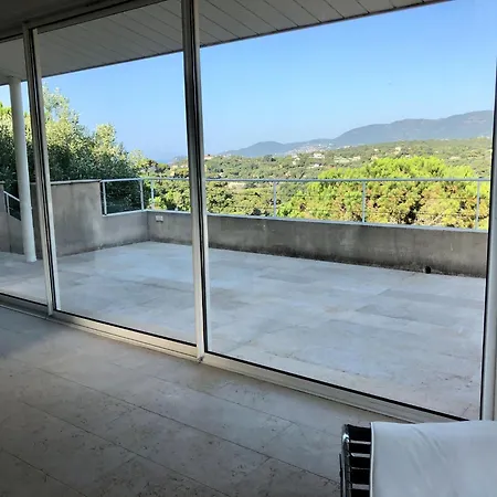 In With Sea Views, Cleaning Included